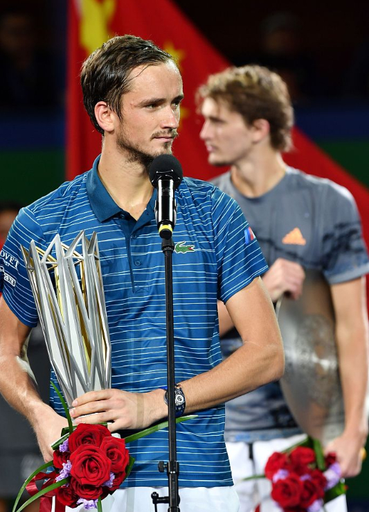 年终总决赛横扫戴维斯杯，梅德韦杰夫统治全场